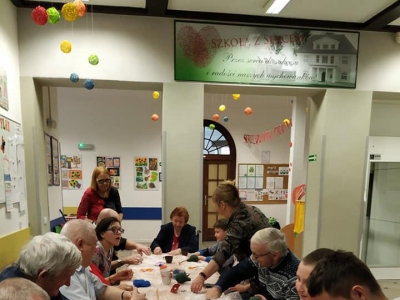 ZAJĘCIA INTEGRACYJNE Z MIESZKAŃCAMI DPS W ŻYWCU - zdjęcia - zdjęcie11