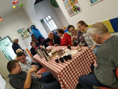 ZAJĘCIA INTEGRACYJNE Z MIESZKAŃCAMI DPS W ŻYWCU - zdjęcia - zdjęcie8