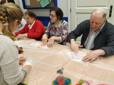 ZAJĘCIA INTEGRACYJNE Z MIESZKAŃCAMI DPS W ŻYWCU - zdjęcia - zdjęcie9