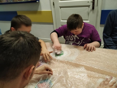 ZAJĘCIA INTEGRACYJNE Z MIESZKAŃCAMI DPS W ŻYWCU - zdjęcia - zdjęcie7