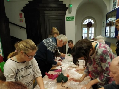 ZAJĘCIA INTEGRACYJNE Z MIESZKAŃCAMI DPS W ŻYWCU - zdjęcia - zdjęcie5