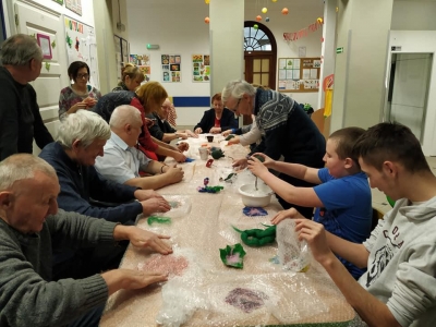 ZAJĘCIA INTEGRACYJNE Z MIESZKAŃCAMI DPS W ŻYWCU - zdjęcia - zdjęcie2