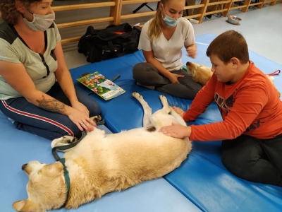 DOGOTERAPIA I HIPOTERAPIA W NASZEJ SZKOLE - zdjęcia - zdjęcie1