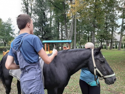 DOGOTERAPIA I HIPOTERAPIA W NASZEJ SZKOLE - zdjęcia - zdjęcie15