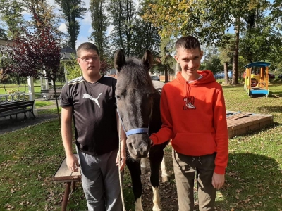DOGOTERAPIA I HIPOTERAPIA W NASZEJ SZKOLE - zdjęcia - zdjęcie14