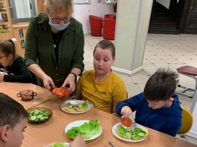 ZAJĘCIA INTEGRACYJNE- PIKNIK WARZYWNY - zdjęcia - zdjęcie4