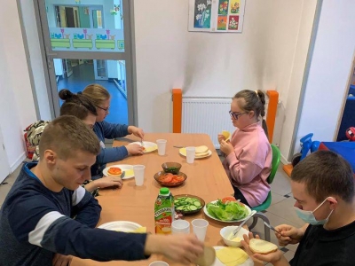 ZAJĘCIA INTEGRACYJNE- PIKNIK WARZYWNY - zdjęcia - zdjęcie5